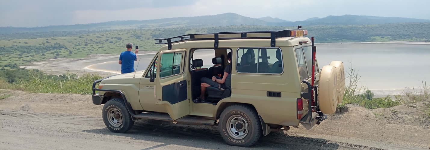 SAFARI LANDCRUISER bANNER